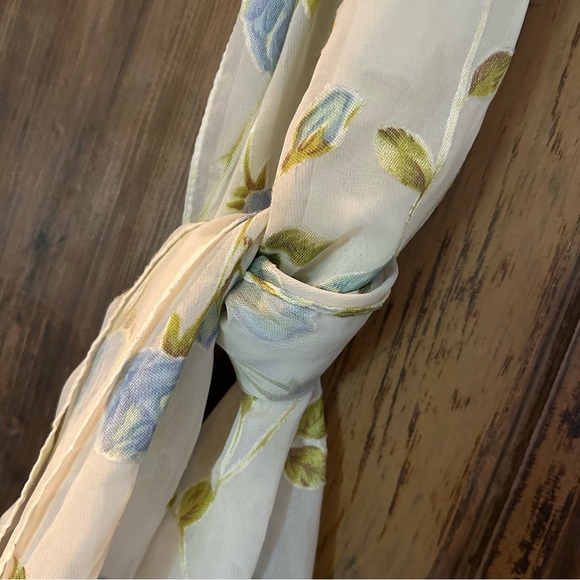 Blue Rose Scarf - Picture 5 of 8